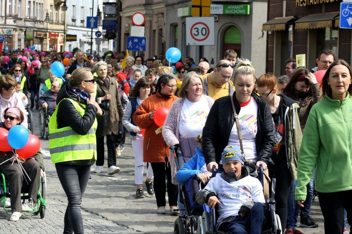 Marsz Godności Osób Niepełnosprawnych przeszedł przez Kalisz ZDJĘCIA