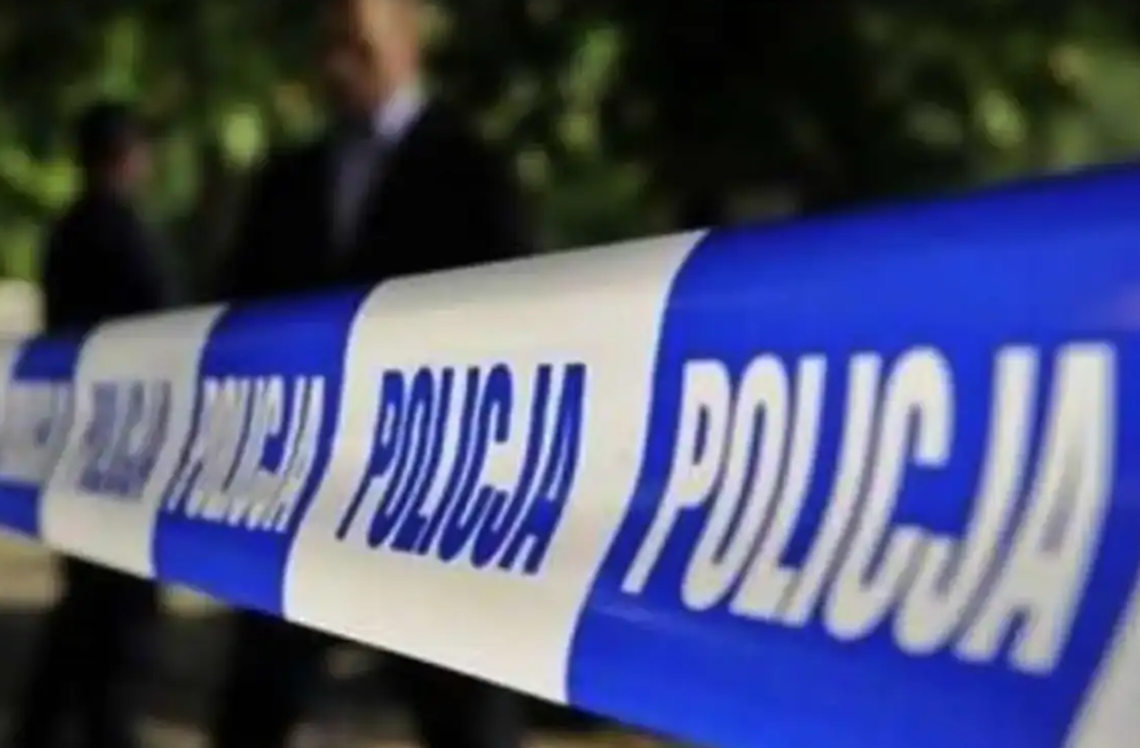 Martwy mężczyzna znaleziony na huśtawce. Tragedia na prywatnej posesji Martwy mężczyzna znaleziony na huśtawce. Tragedia na prywatnej posesji
