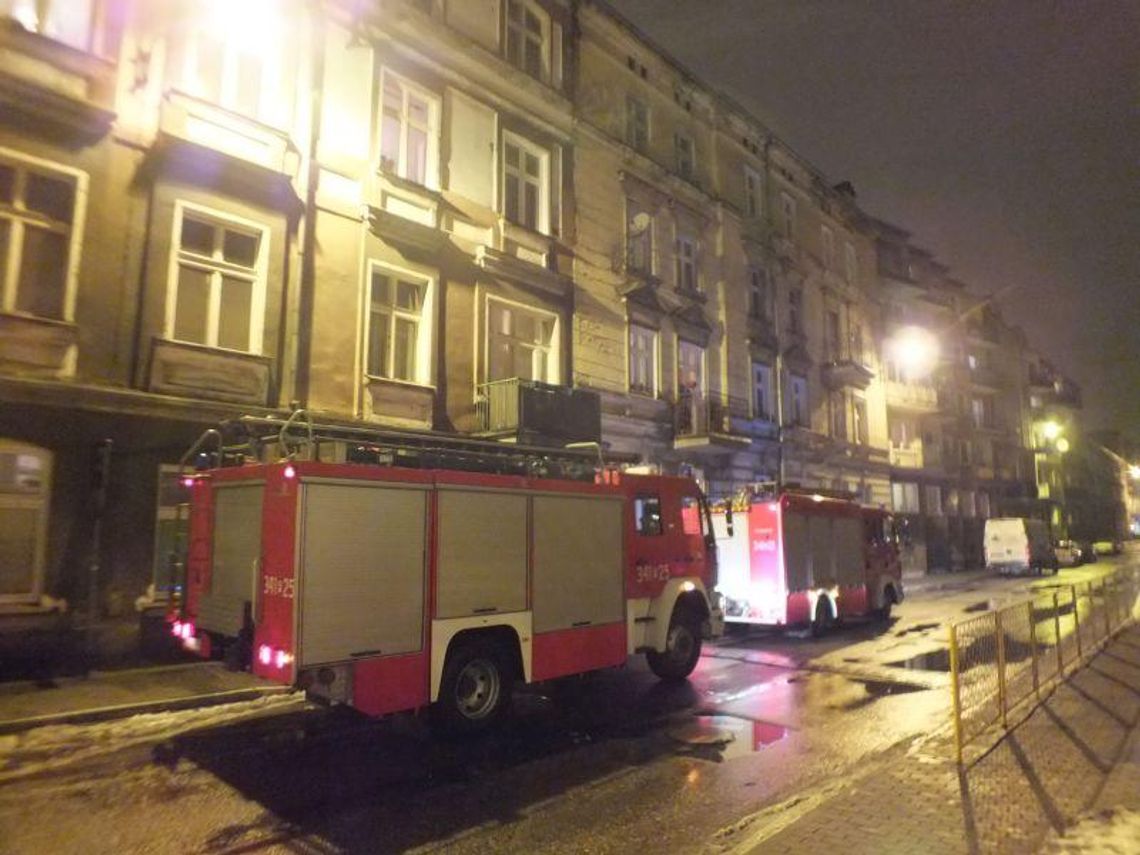 Matka z córką zatrute czadem na ul. Ciasnej ZDJĘCIA