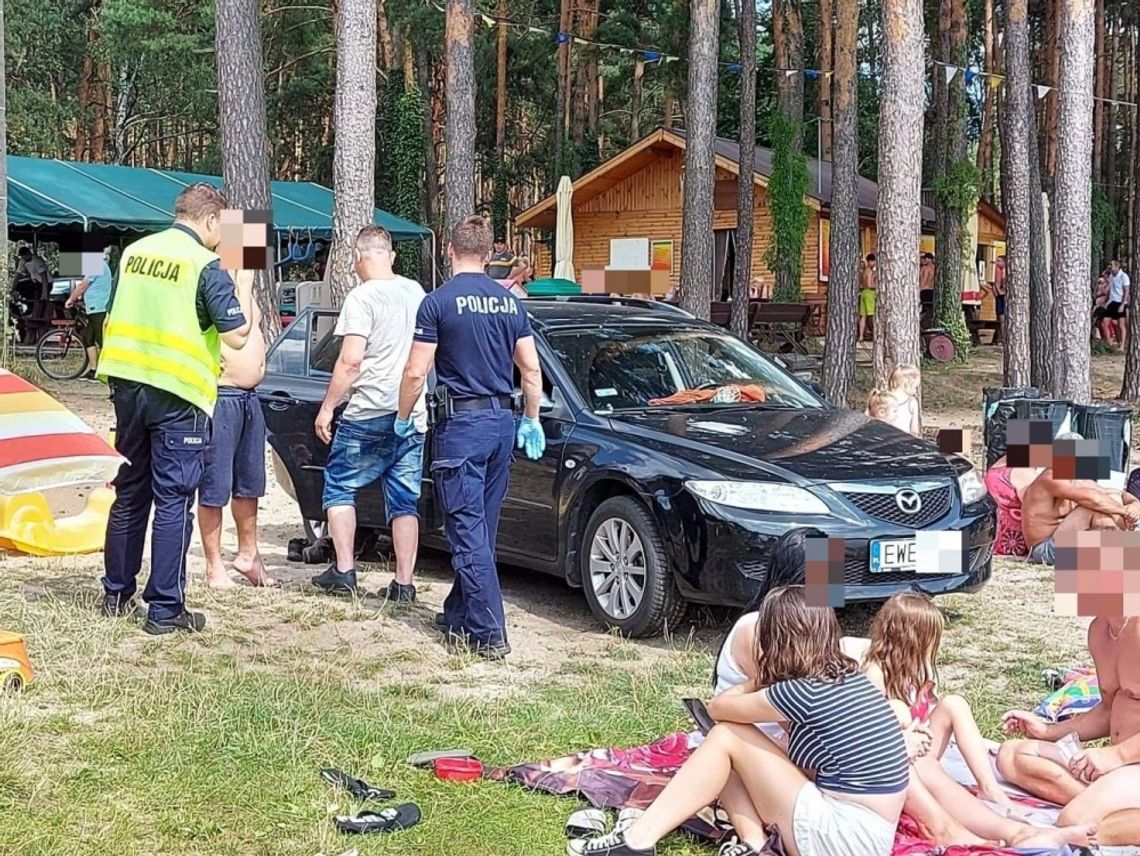 Mazdą wjechał na plażę pełną ludzi! Był kompletnie pijany...