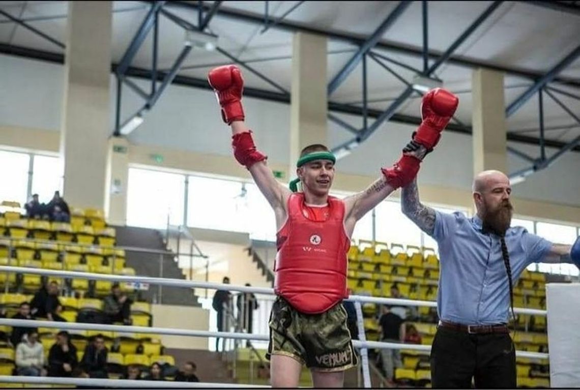 Medalowy weekend wojowników KKS-u. Kacper Białas na podium mistrzostw Polski w muay thai