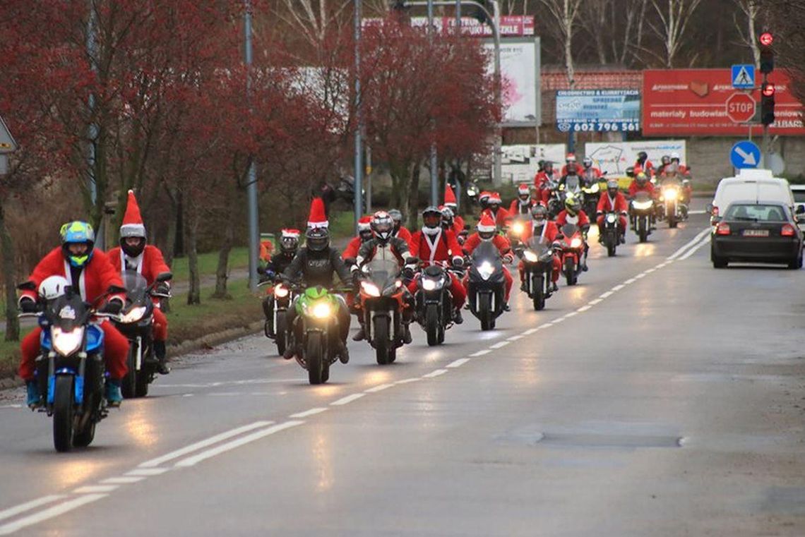 Mikołaje na motocyklach obdarowały dzieci na święta ZDJĘCIA i WIDEO