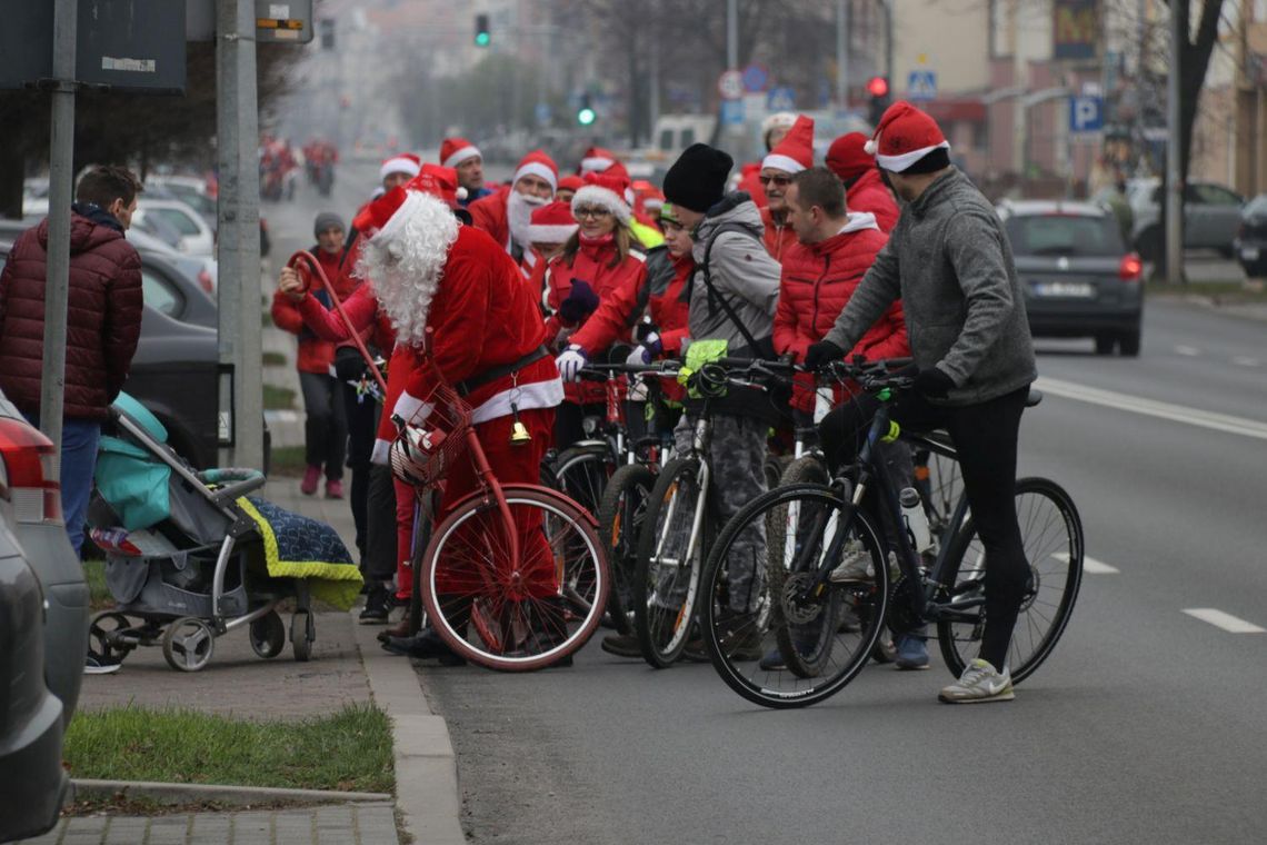 Mikołaje na rowerach ZDJĘCIA