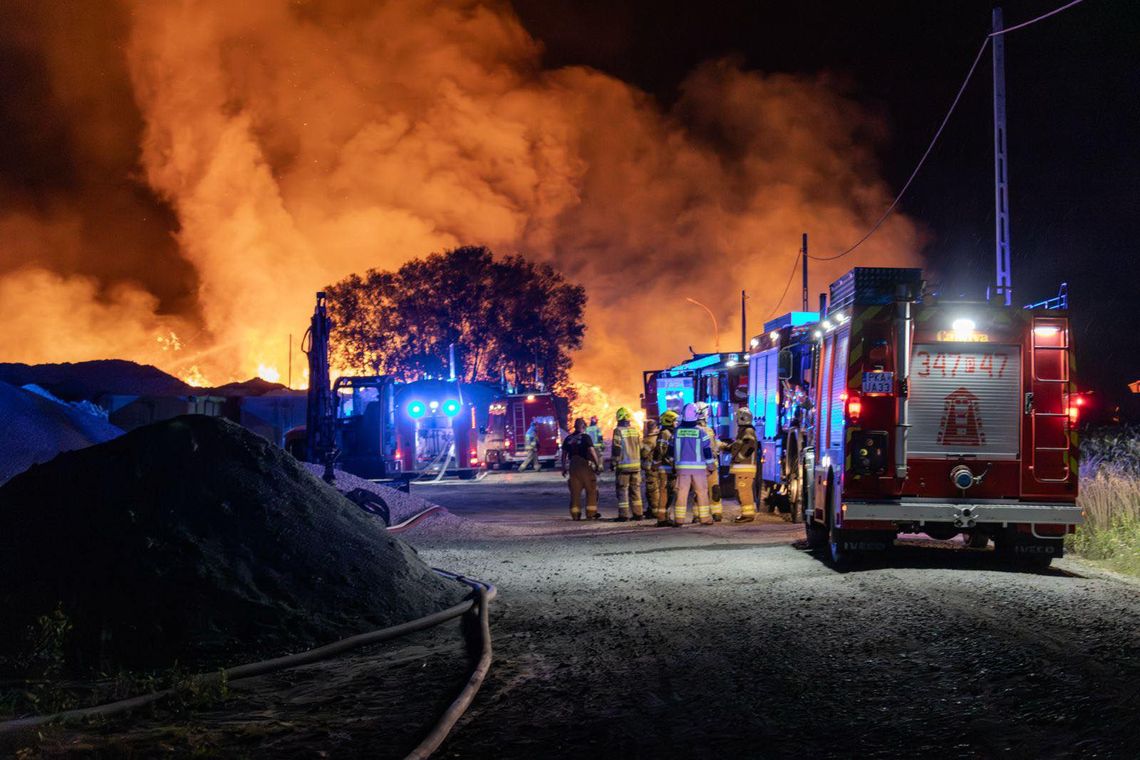 Milionowe straty.  Ogromny pożar pod Kaliszem