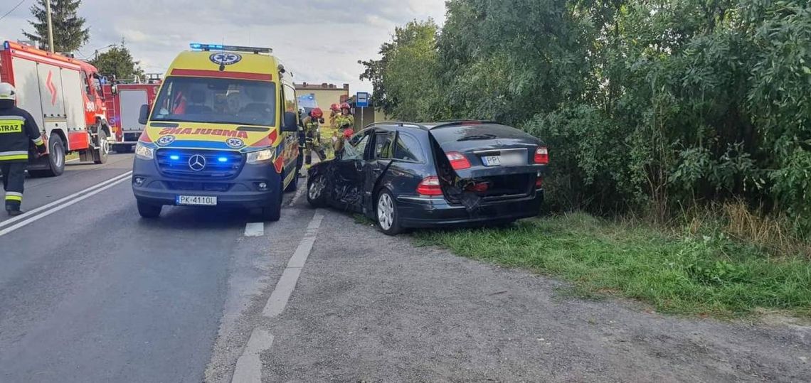 Młoda kobieta wymusiła pierwszeństwo przejazdu. Dwie osoby w szpitalu