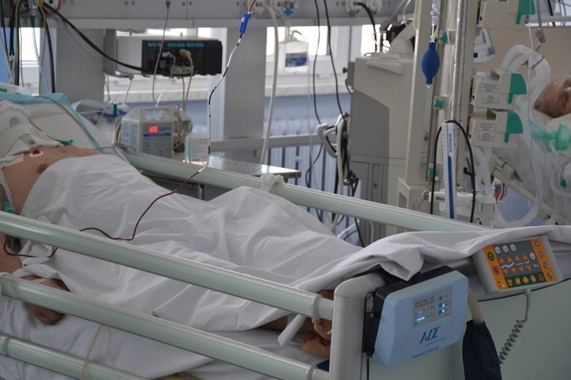 Młody mężczyzna strzelił sobie w głowę. Walczy o życie