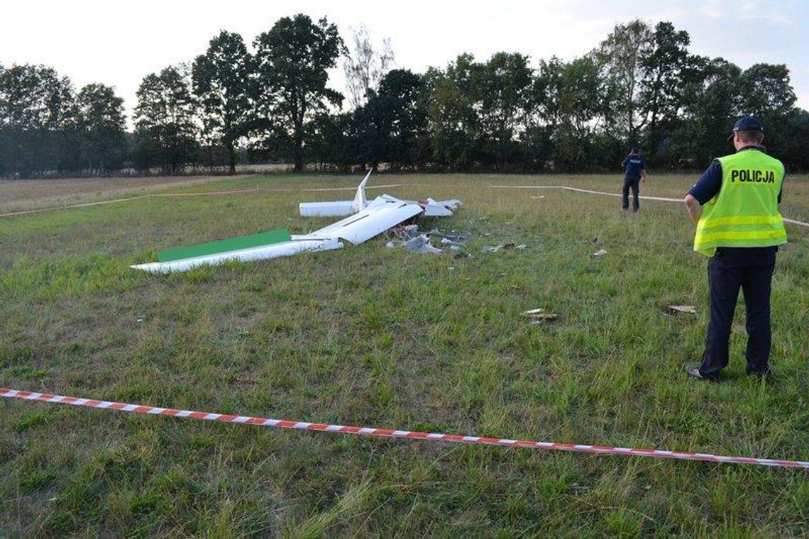 Młody pilot szybowca rozbił się pod Michałkowem ZDJĘCIA