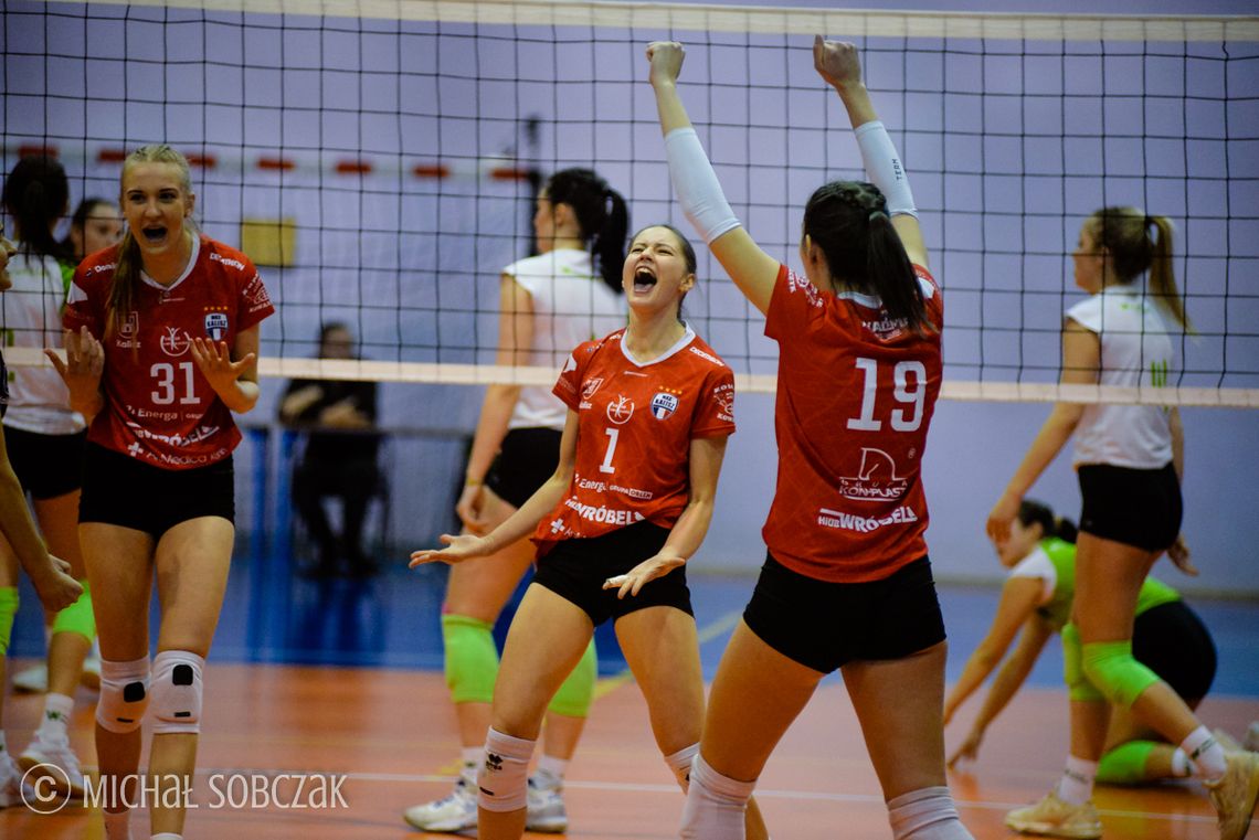 Mocne otwarcie turnieju. Juniorki MKS SMS pokonały #VolleyWrocław (ZDJĘCIA)