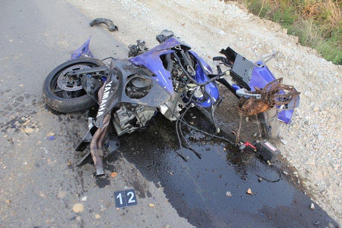 Motocykl rozerwało na kawałki. Nie żyje 21-letni chłopak ZDJĘCIA