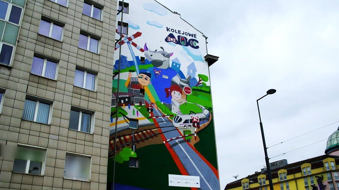 Mural promujący bezpieczeństwo na przejazdach kolejowych odsłonięty. Jego autorami są dzieci ZDJĘCIA