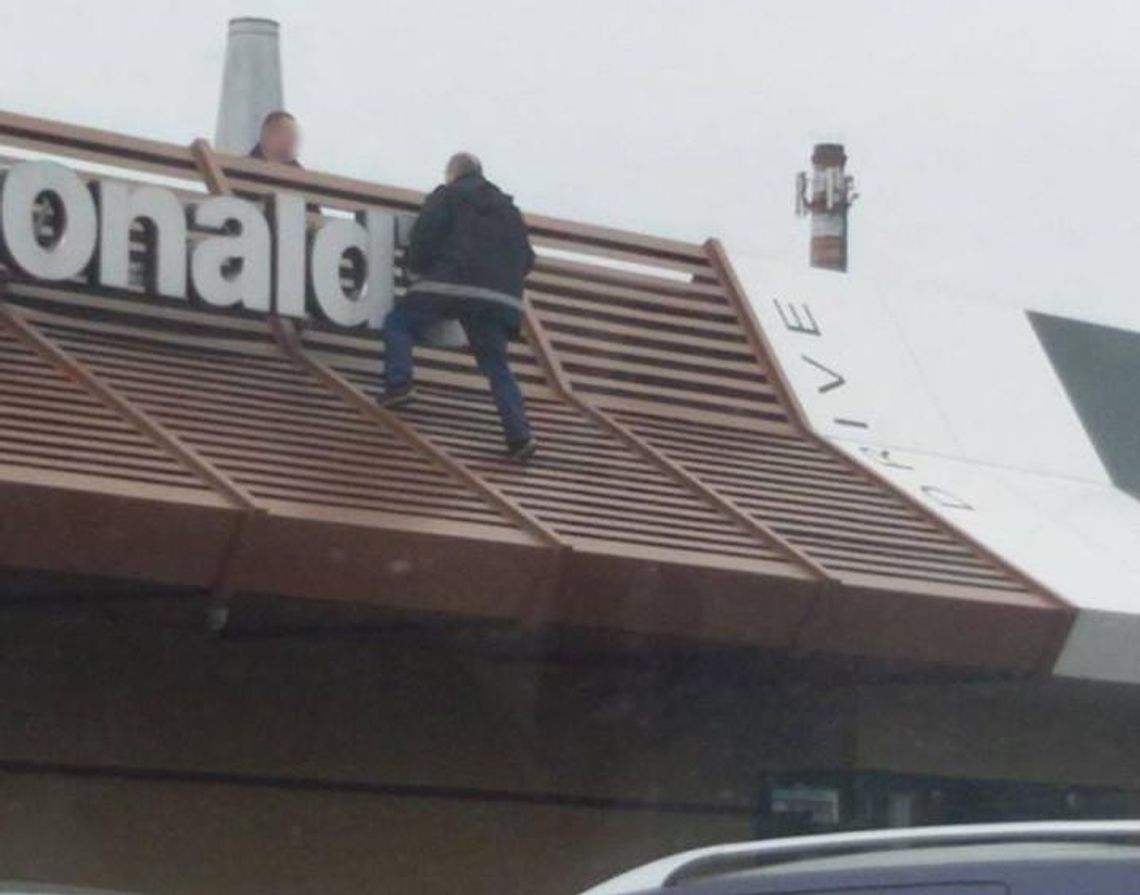 Na dachu McDonald’s bez zabezpieczeń. Wkracza PIP ZDJĘCIA