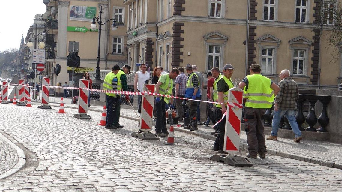 Na Śródmiejskiej malują kontrapas ZDJĘCIA