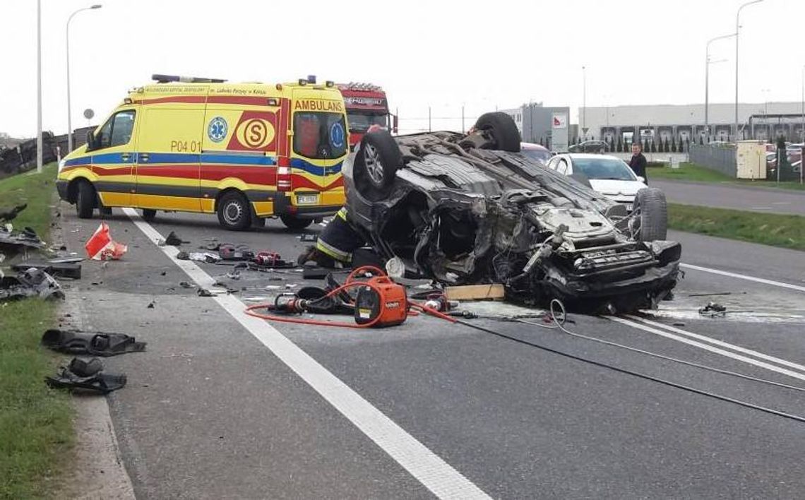 Nagranie z wideorejestratora pozwoli ustalić, co wydarzyło się na obwodnicy. Zderzenie BMW i MANa wyglądało bardzo poważnie