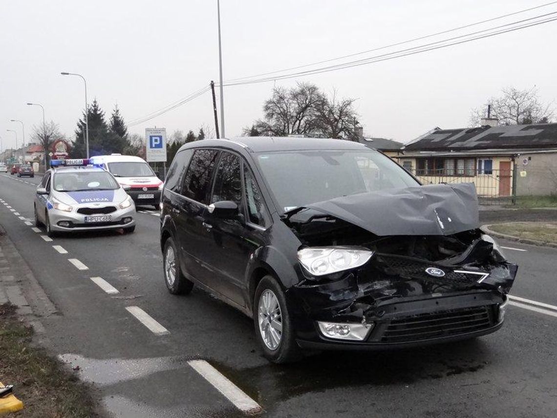 Najechała na naczepę TIR-a ZDJĘCIA