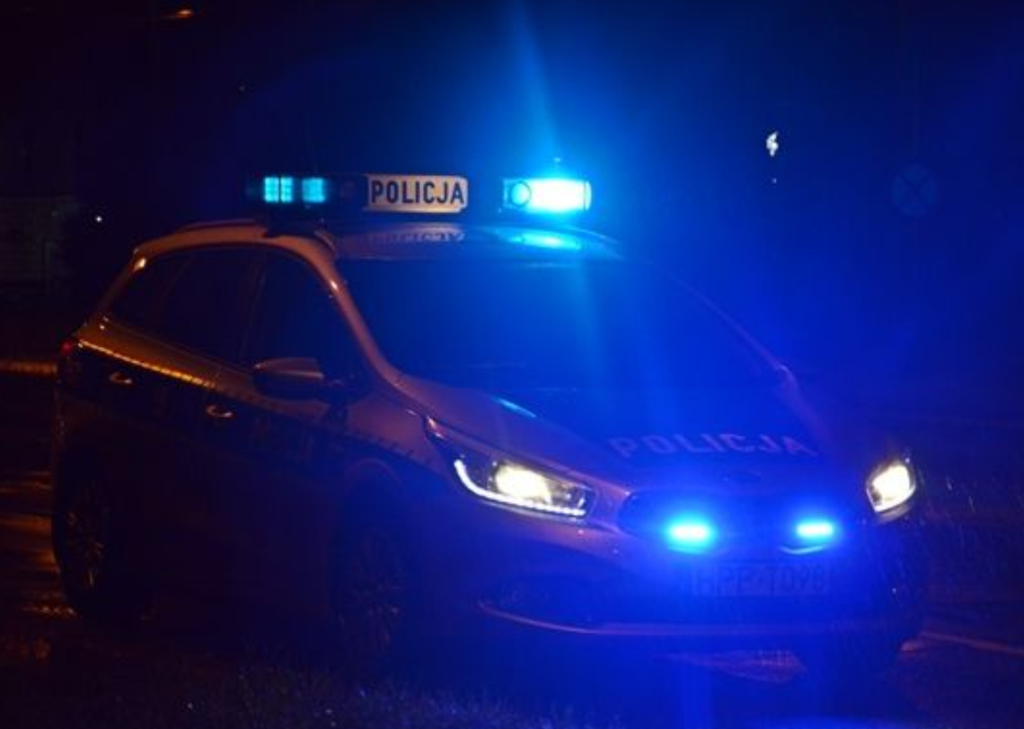 Najpierw autem, potem pieszo. Pijany z zakazem uciekał przed policją