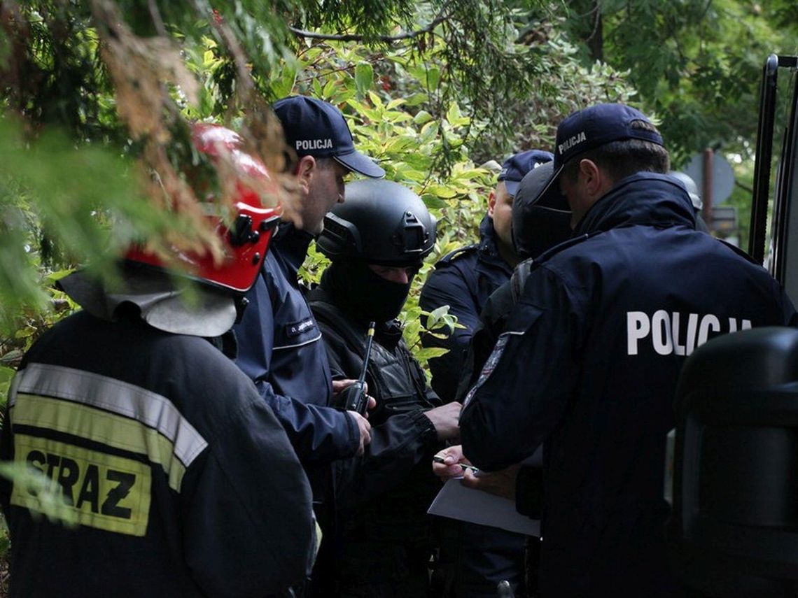 Napad na bank, zakładnicy, ranni. W akcji prawie 80 policjantów ZDJĘCIA WIDEO