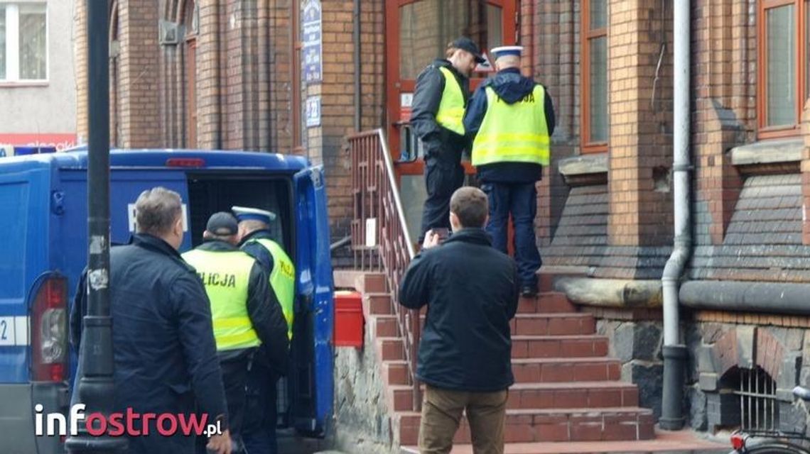 Napad na pocztę. Sprawca miał broń i groził wybuchem bomby ZDJĘCIA