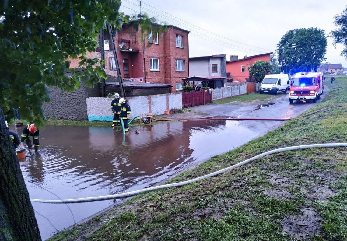 Nawałnica nad powiatem ostrowskim. Ponad 100 strażaków w akcji ZDJĘCIA