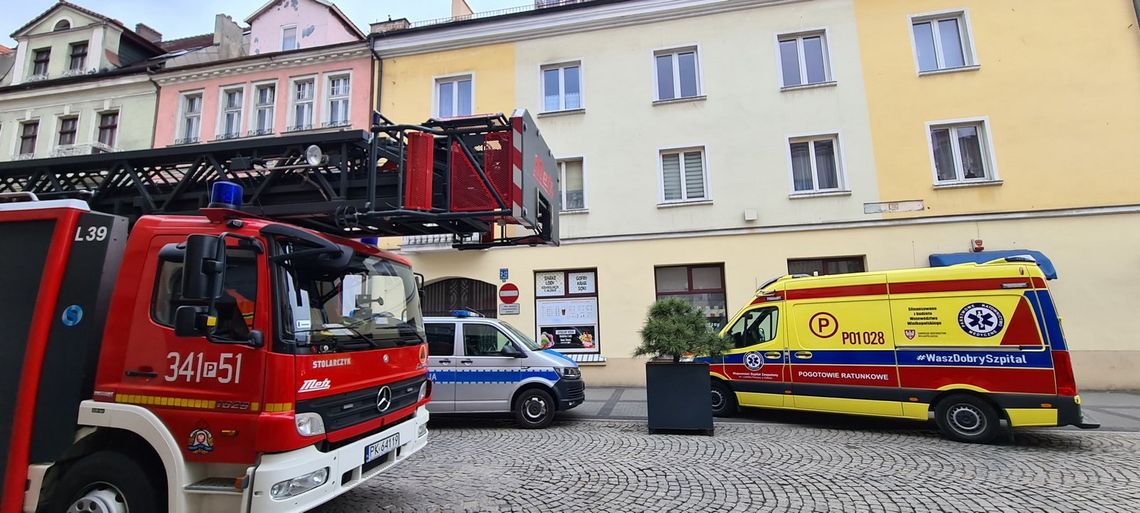 Negocjacje przy Targowej. Kobieta groziła, że skoczy z dachu