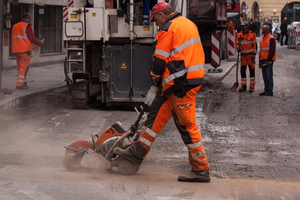 Nie mniej niż 12 zł za godzinę. Wzrosną pensje, ale zwolnienia nieuniknione