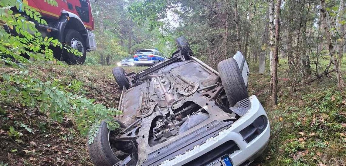 Nie opanował auta. Młody kierowca wypadł z drogi