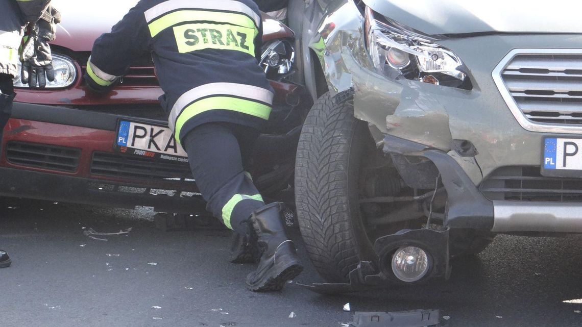 Nie ustąpiła pierwszeństwa przejazdu. Zderzenie na ul. Poznańskiej w Kaliszu ZDJĘCIA