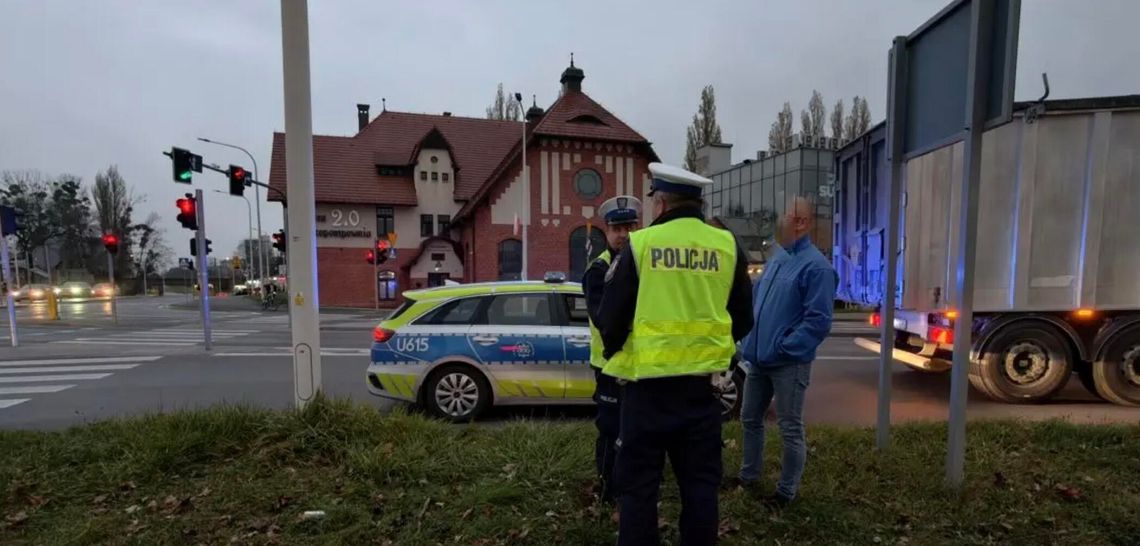 Nie zauważył ciężarówki? Groźny wypadek 16-latka na skrzyżowaniu