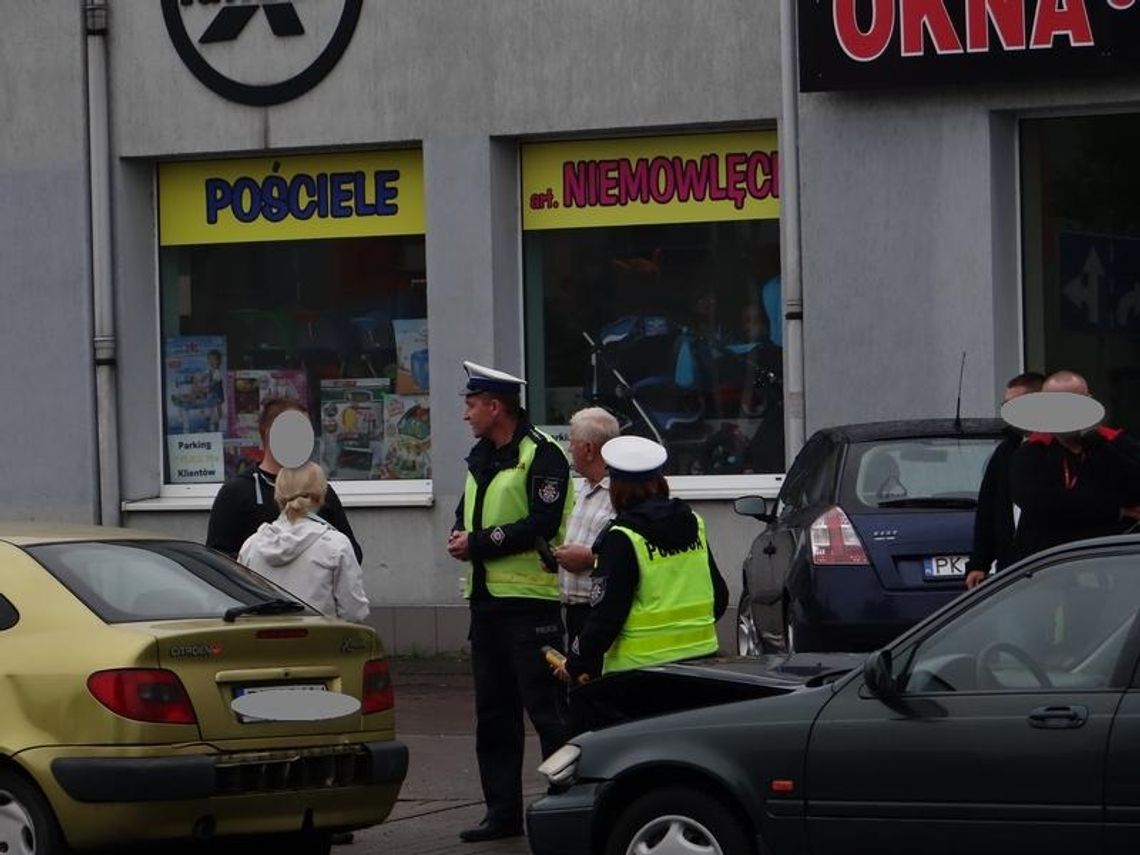 Niebezpiecznie na drogach. Pod kołami ciężarówki zginął 21- latek