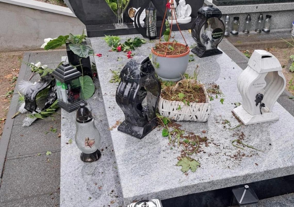 Niepokojąca sytuacja na kaliskim cmentarzu. Zniszczone groby i bezradność bliskich
