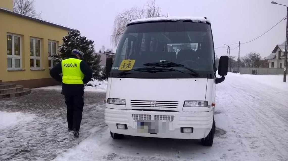 Niesprawnym autobusem chciał zawieźć dzieci nad jezioro