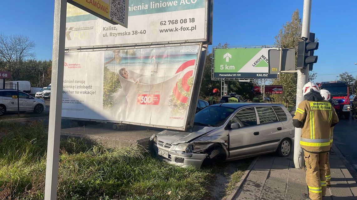 Nieudany manewr zmiany pasa ruchu. Kolizja na Częstochowskiej