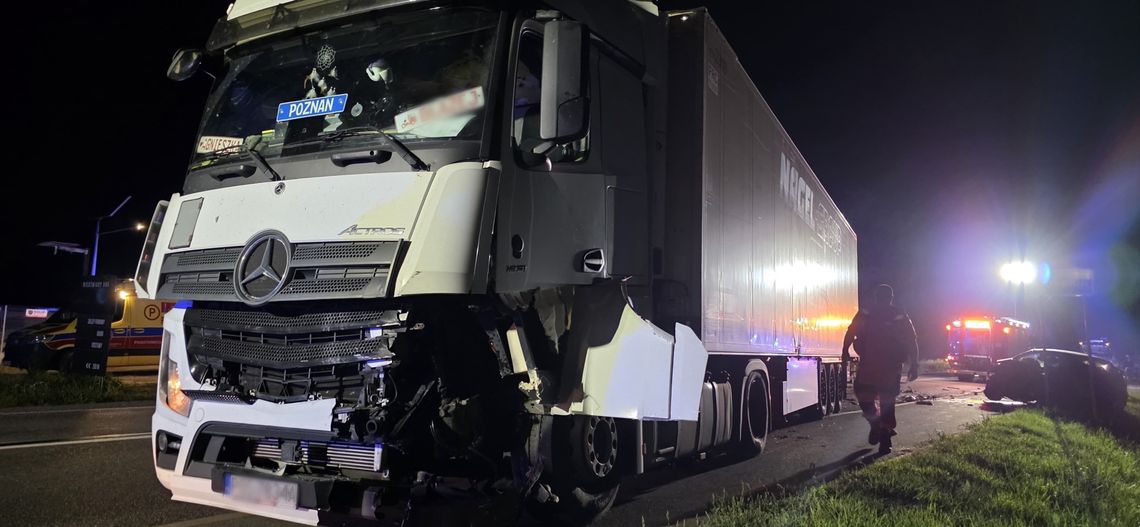 Nocna czołówka na DK25. Droga ZABLOKOWANA