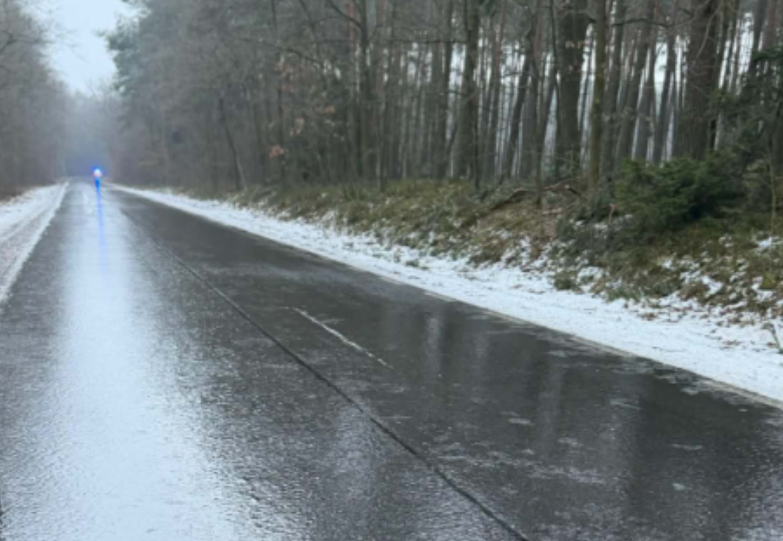 Nocne oblodzenie da się we znaki. Ostrzeżenie IMGW