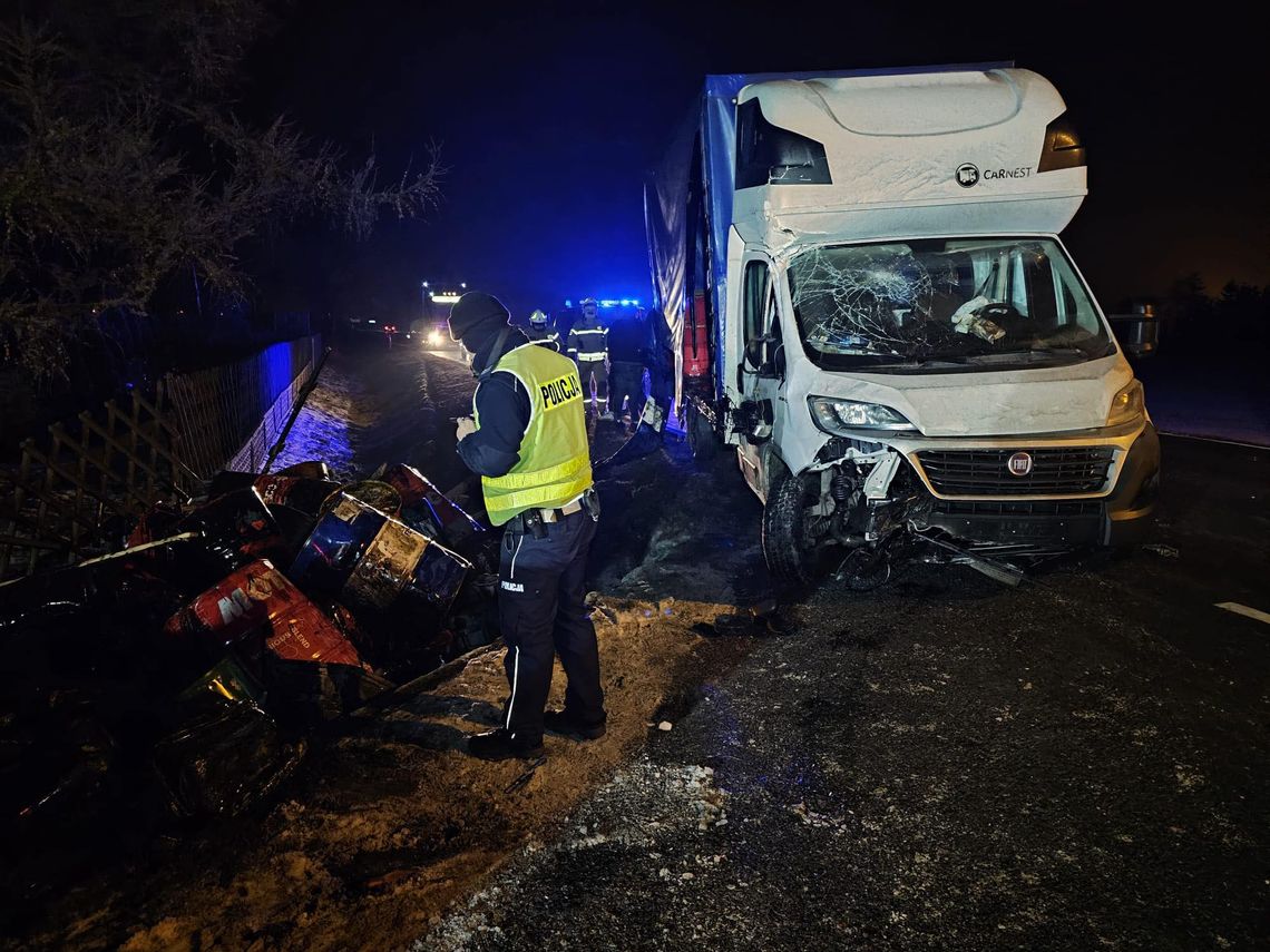 Nocne zdarzenie pod Kaliszem. Busem staranował ogrodzenie