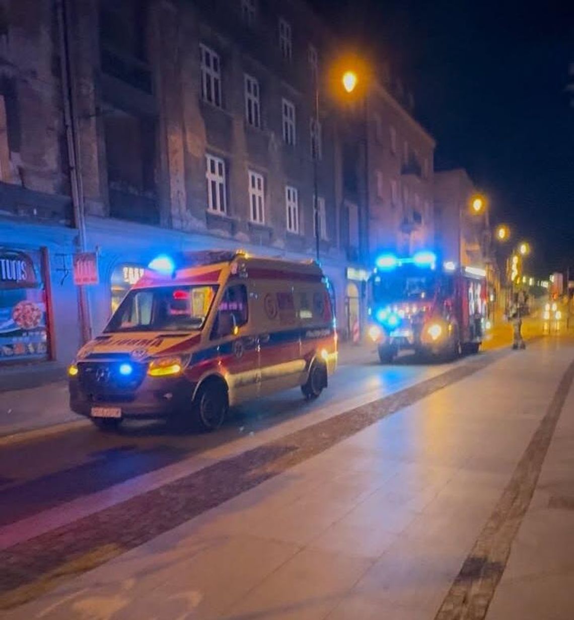 Nocny pożar w centrum miasta. Ewakuacja rodziny