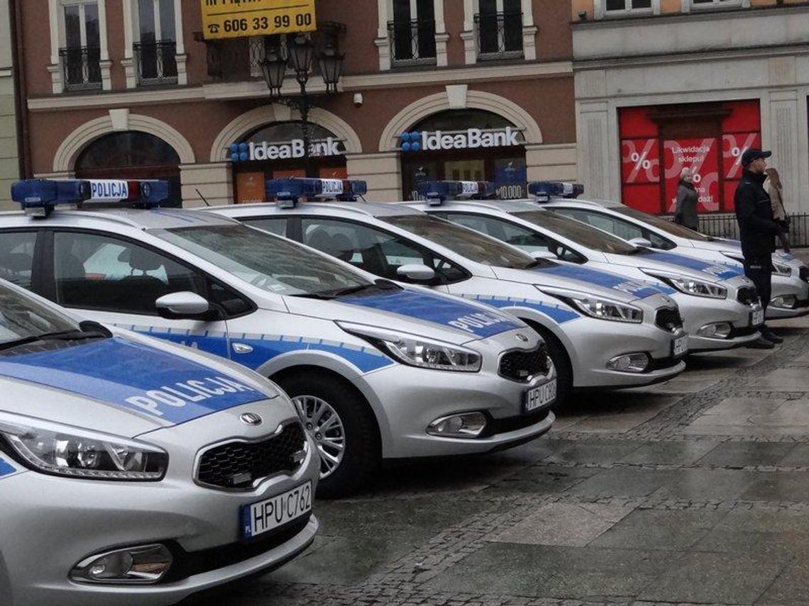 Nowe radiowozy kaliskiej policji ZDJĘCIA