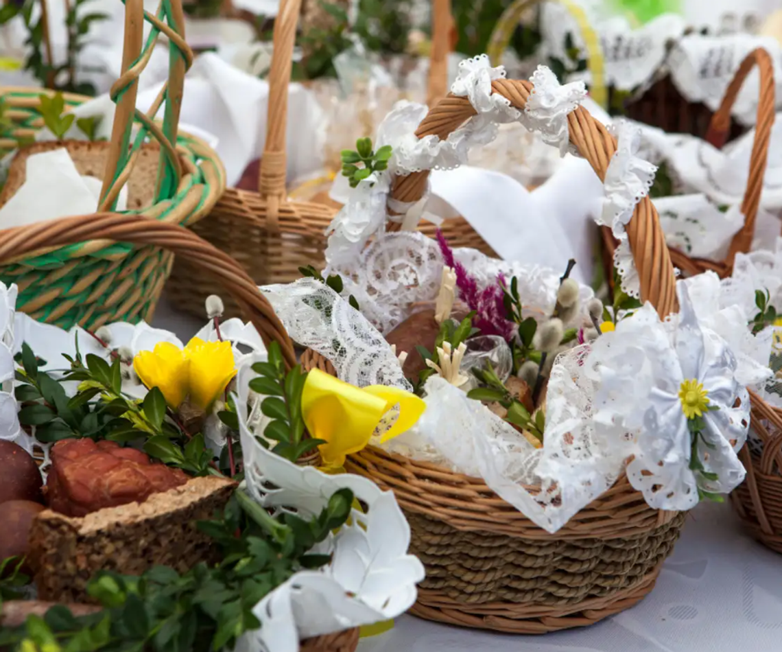 O której ze święconką w Kaliszu? Sprawdź godziny w parafiach  𝐋𝐈𝐒𝐓𝐀 𝐊𝐎Ś𝐂𝐈𝐎ŁÓ𝐖 𝐈 𝐆𝐎𝐃𝐙𝐈𝐍𝐘