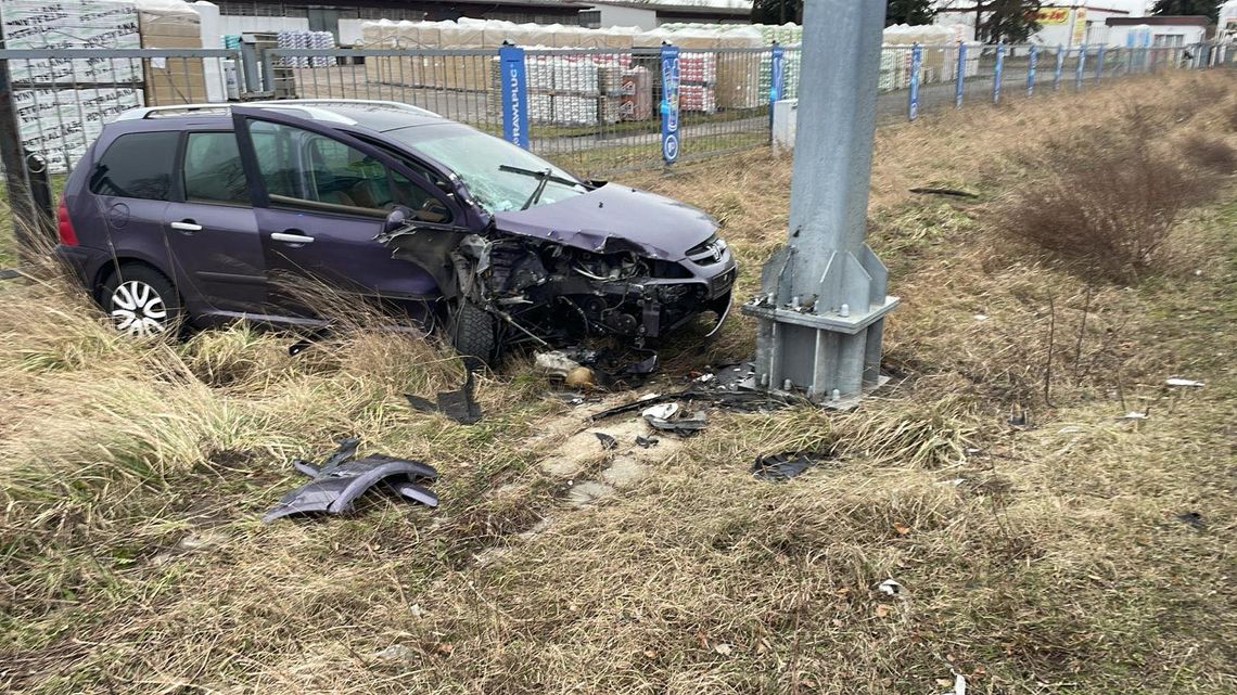 O włos od tragedii! Mężczyzna stracił przytomność za kierownicą