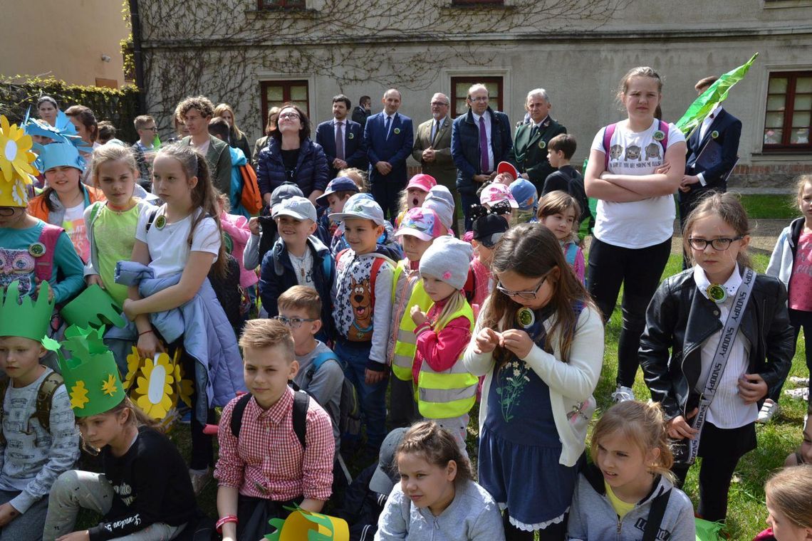 Obiecali dbać o planetę. Dzień Ziemi w Gołuchowie ZDJĘCIA