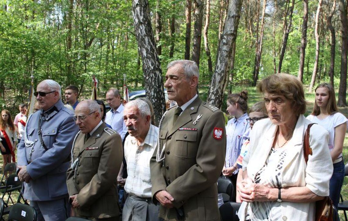 Oddali hołd pomordowanym w Lesie Winiarskim ZDJĘCIA