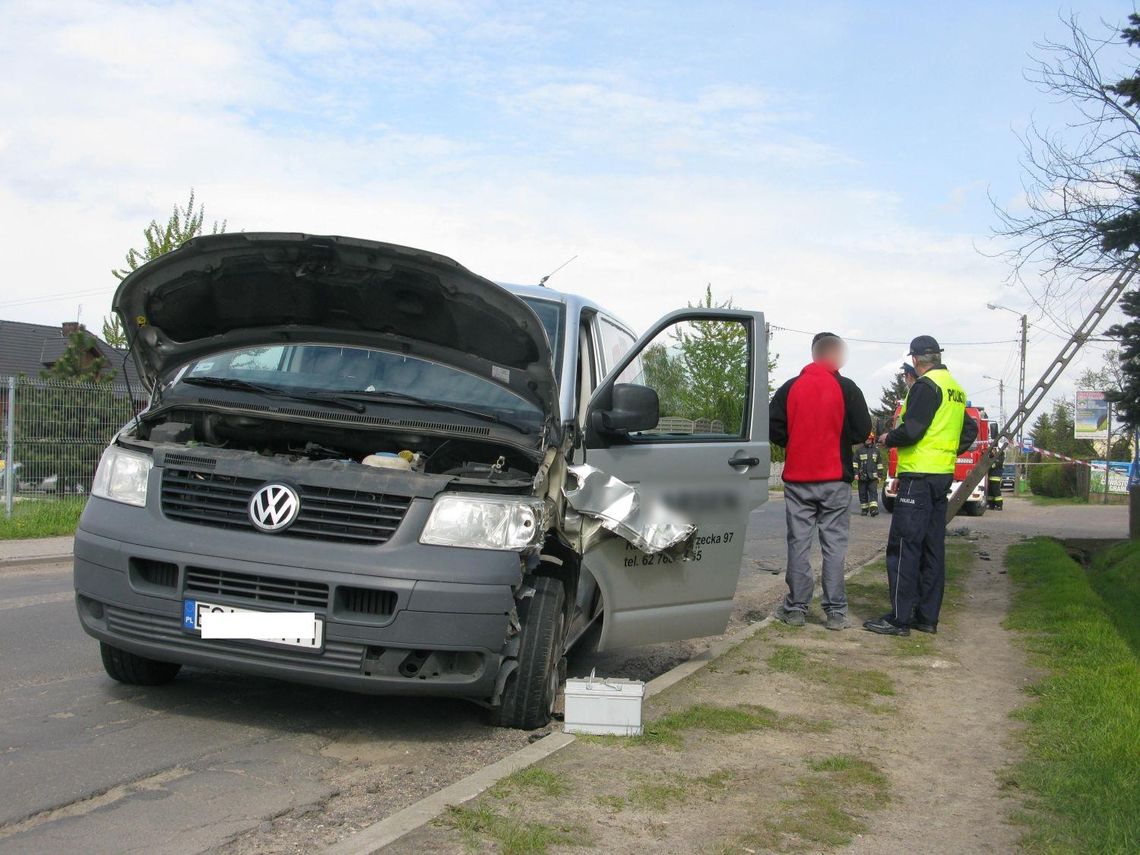 Omijał rowerzystę, uderzył w słup ZDJĘCIA