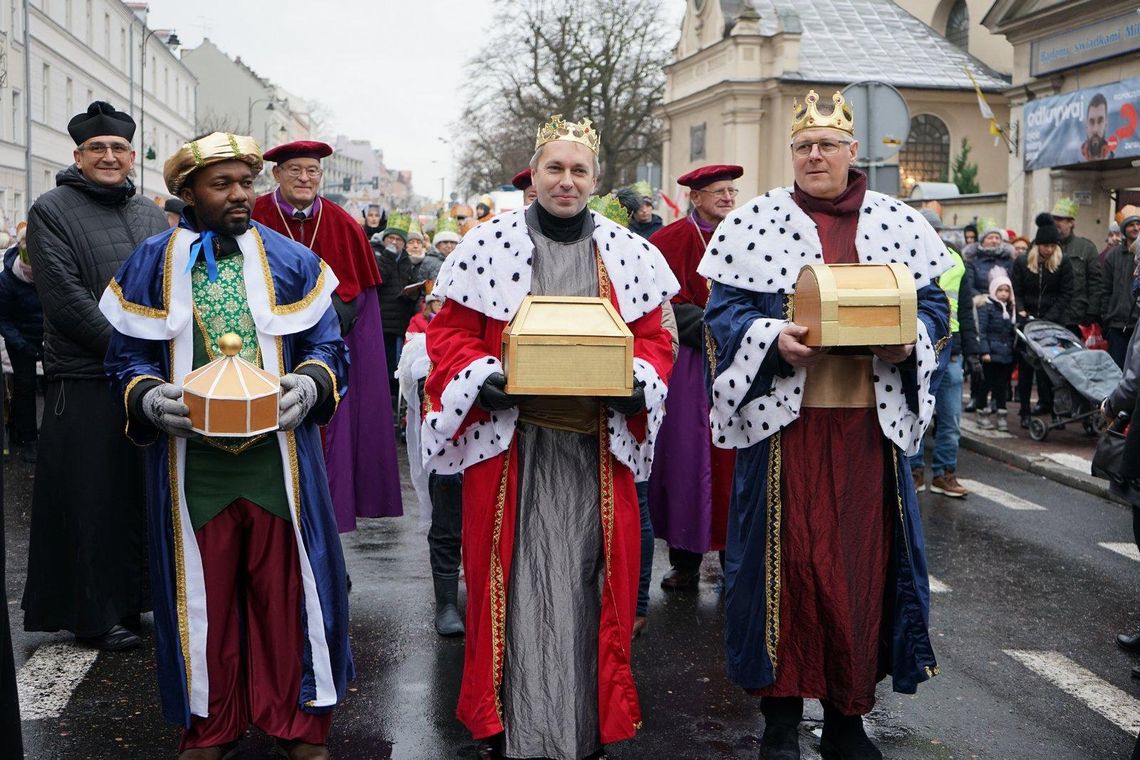 Orszak Trzech Króli przeszedł ulicami Śródmieścia ZDJĘCIA