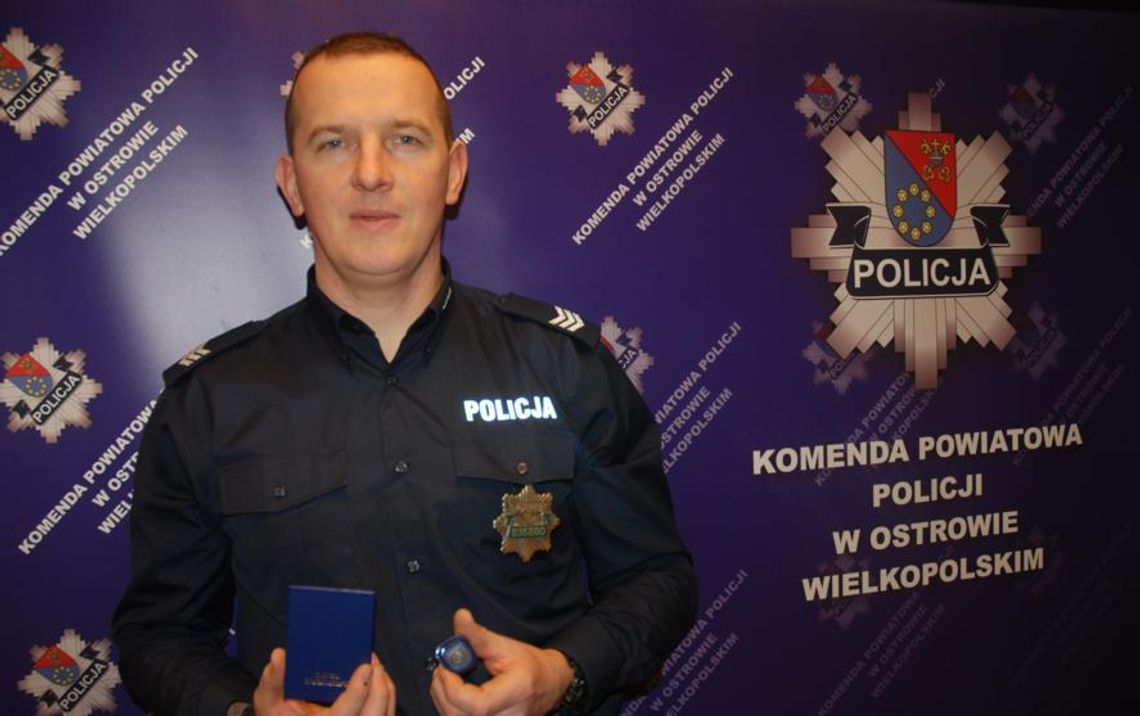 Ostrowski policjant oddał szpik dla "genetycznego bliźniaka"