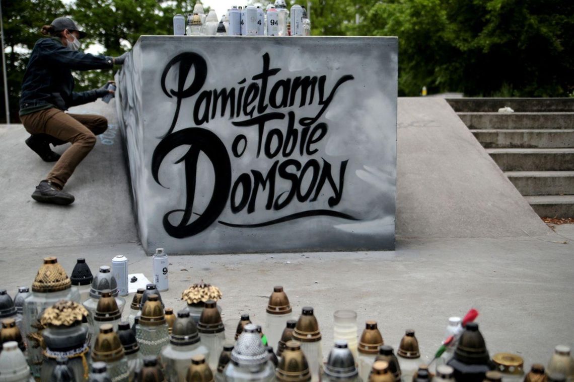 „Pamiętamy o Tobie Domson”. W skateparku powstało graffiti upamiętniające tragicznie zmarłego 16-latka WIDEO