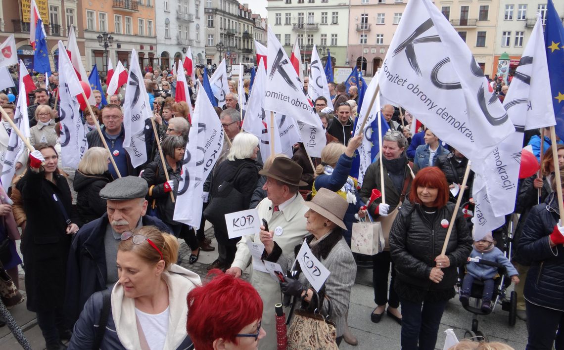 Pani Szydło, Panie Duda nas oszukać się nie uda! KOD w Kaliszu ZDJĘCIA