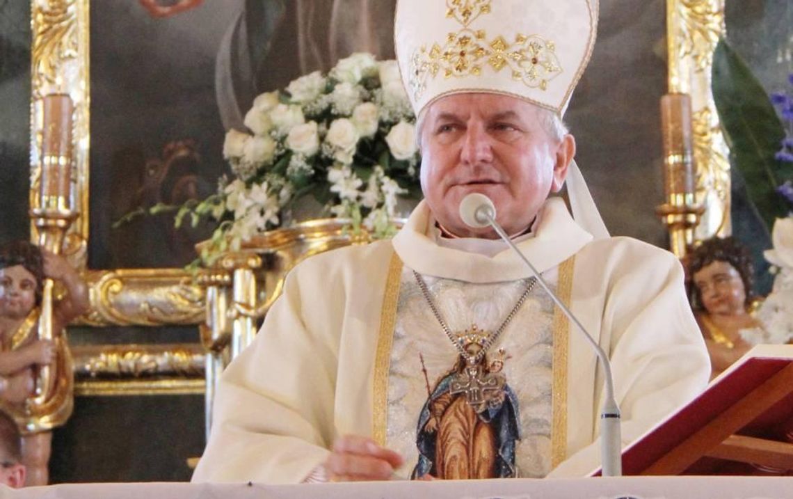 Papież podjął decyzję w sprawie biskupa kaliskiego Edwarda Janiaka