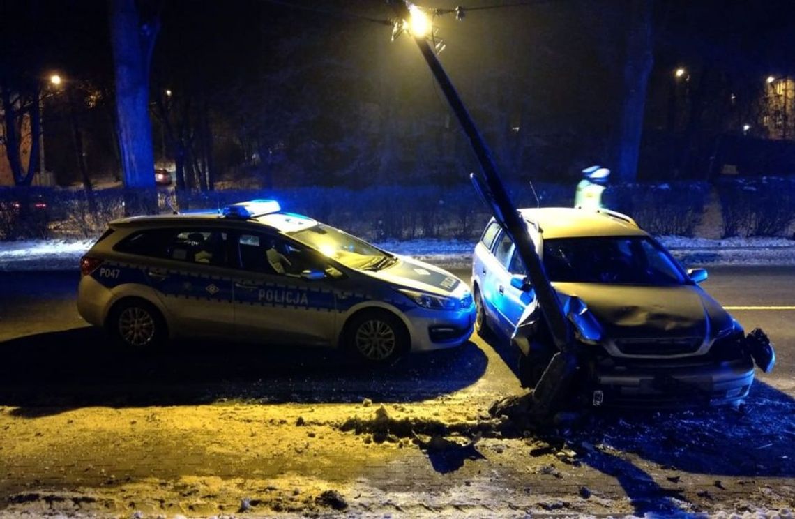 Parkował i uderzył w latarnię. Uciekał i twierdził, że to nie on