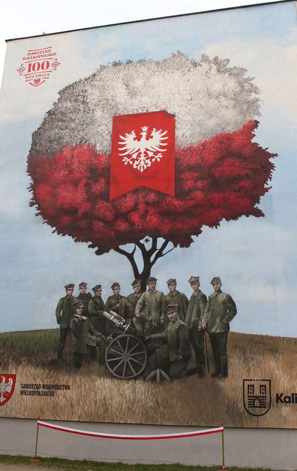 Patriotyczny mural ozdobił ściany MDK-u ZDJĘCIA