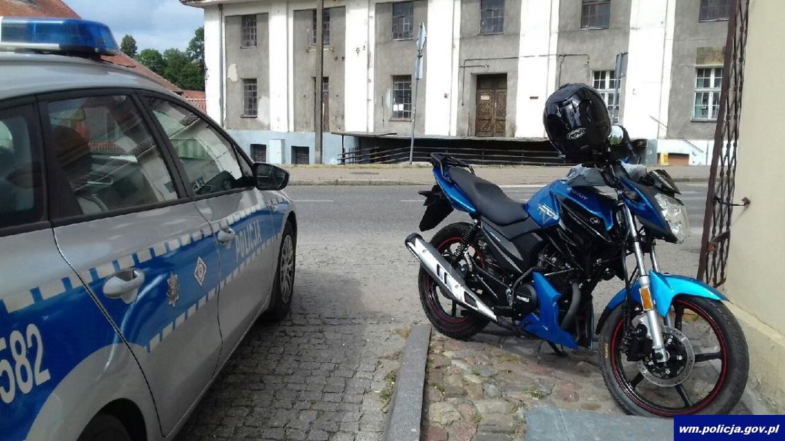 Pechowa podróż motocyklem. Wjechał w poprzedzające auto