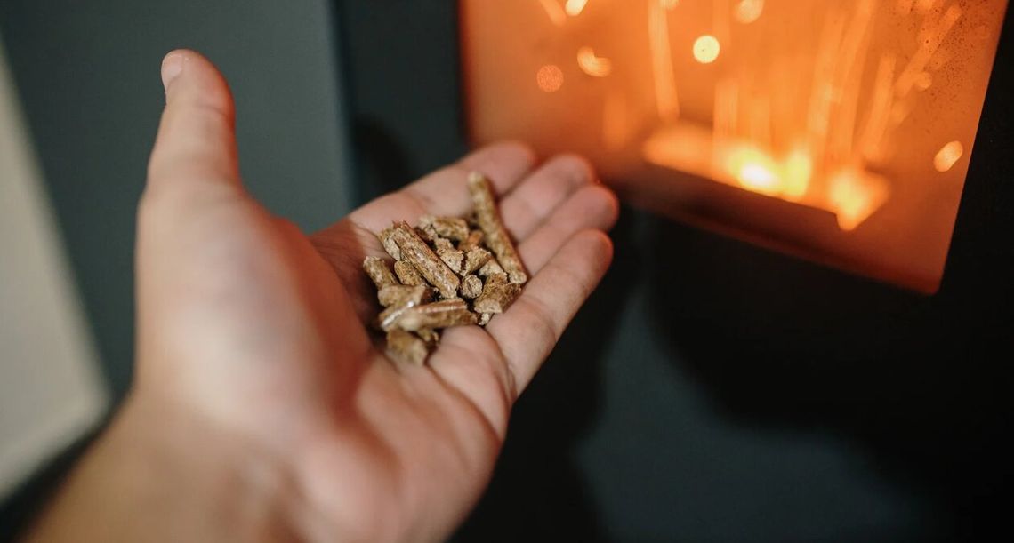 Pellet drogi, węgiel znika z części składów. Minister uspokaja: opału na zimę nie zabraknie Pellet drogi, węgiel znika z części składów. Minister uspokaja: opału na zimę nie zabraknie